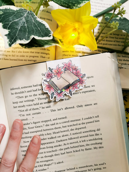 Lily Magnet Bookmark